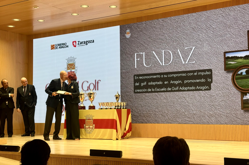 fundaz-recibe-un-reconocimiento-por-su-impulso-al-golf-adaptado-en-aragon